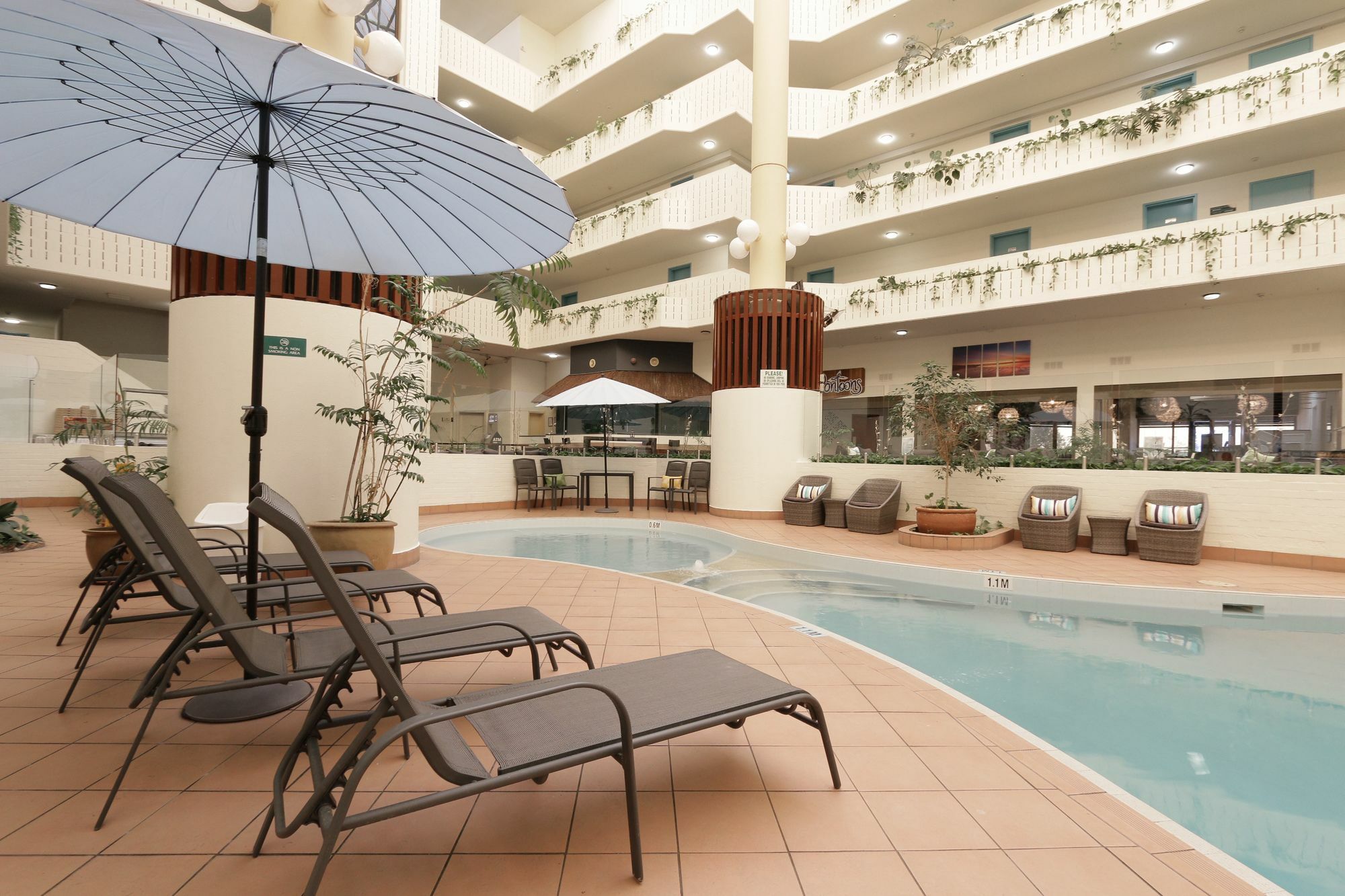 Atrium Hotel Mandurah Eksteriør bilde